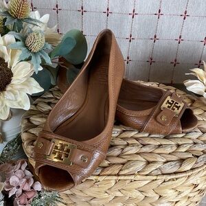 Tory Burch “Cline” Peep Toe Brown Pebble Leather Flats Women's Size 5 M PreLoved